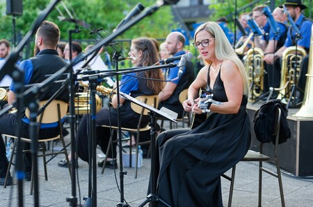 Petra Maček Zarnik je zapela tudi ob zvokih kitare 